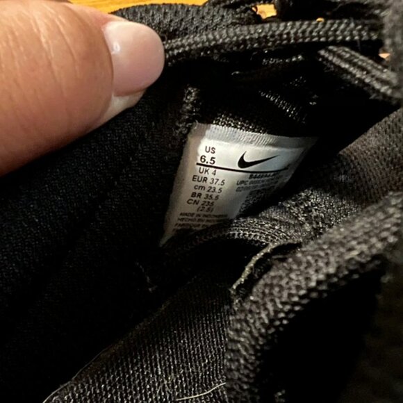 Nike Roshe One Triple Black Women’s Sneakers | Size 6.5 - Picture 3 of 3